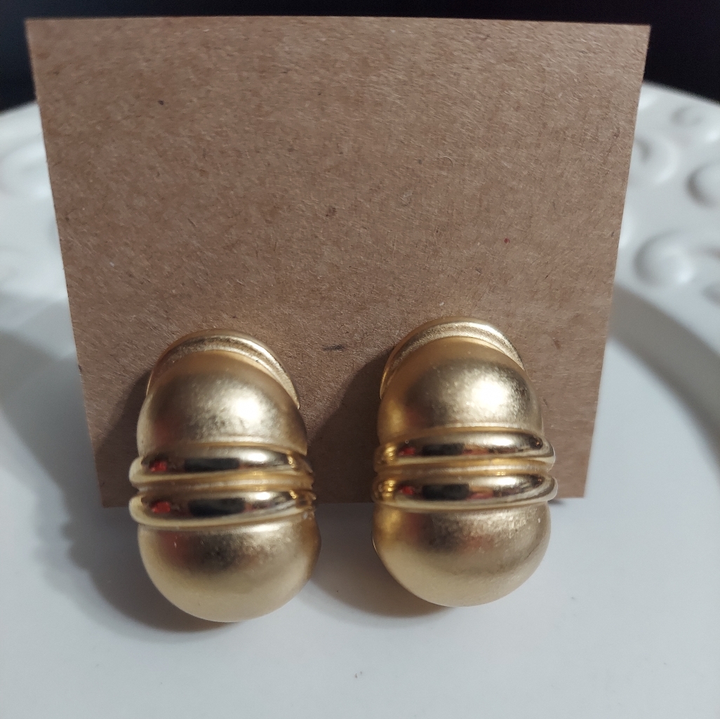 Vintage Erwin Pearl Textured Gold Clip-On Earrings 38$